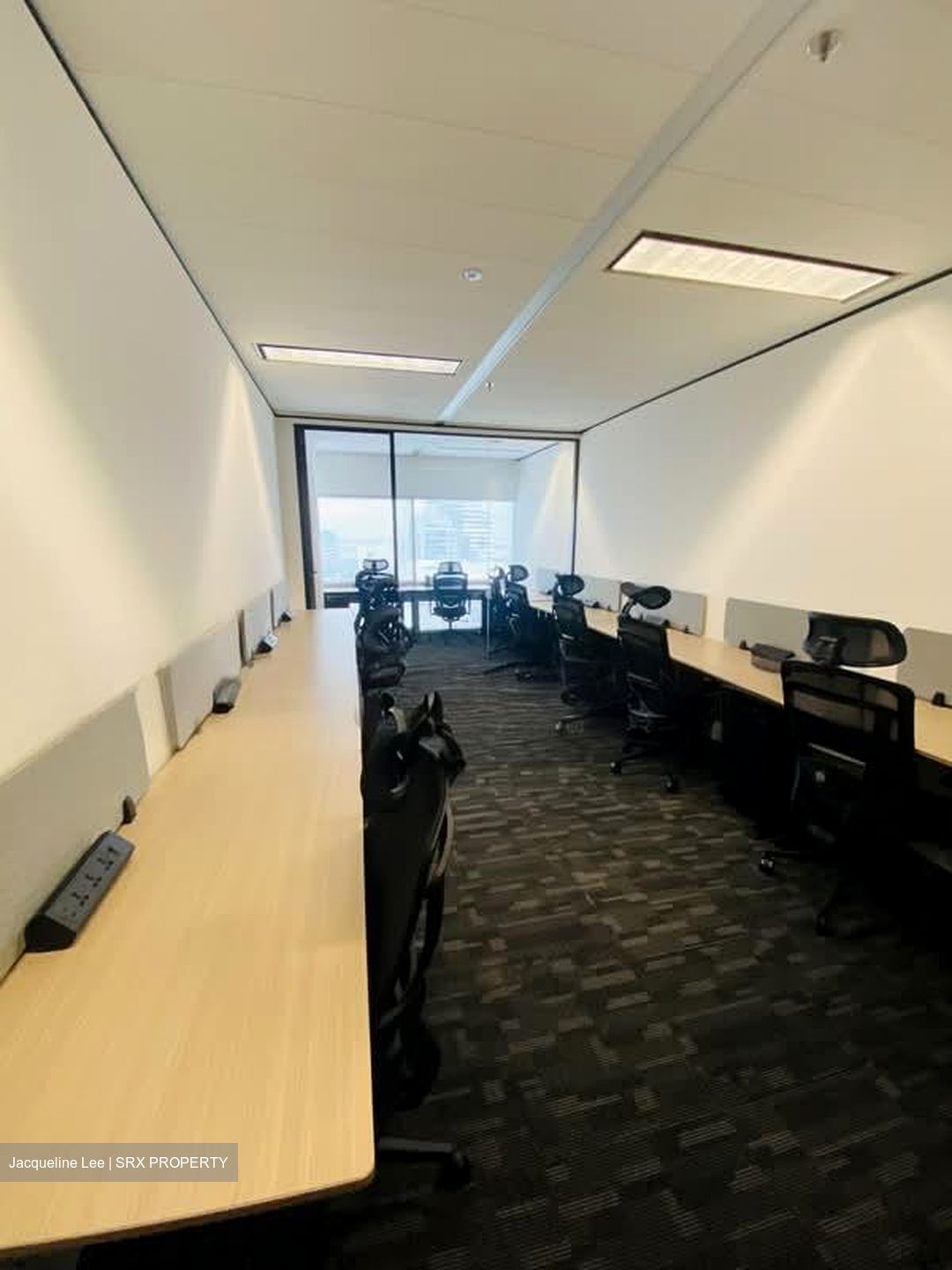 Gateway East (D7), Office #588617361